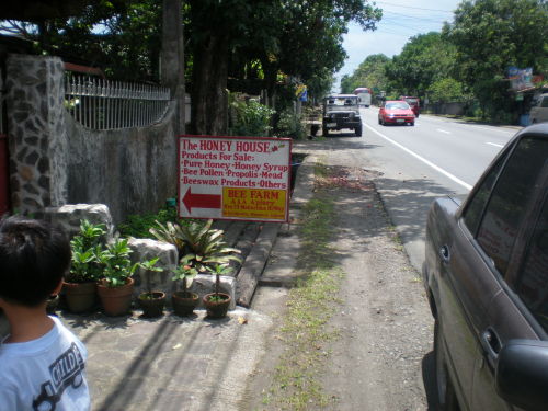 The honey house transverse sign you should be looking for when driving