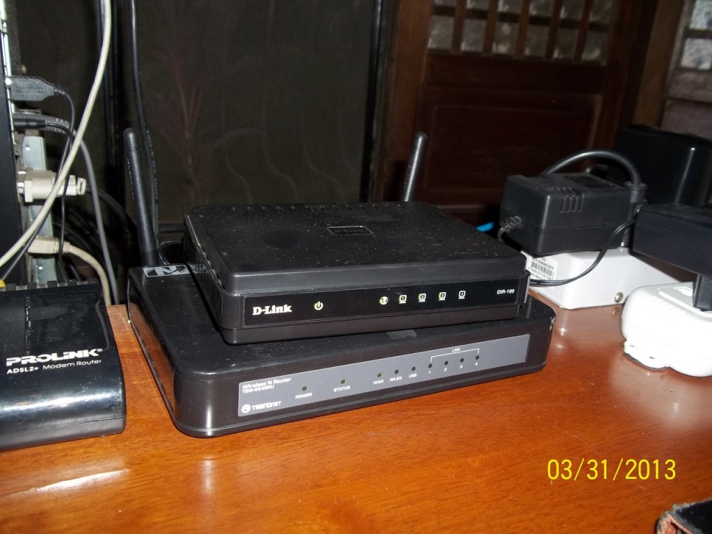 D-Link DIR-100 wired router... no wifi. Underneath is the old wifi router.